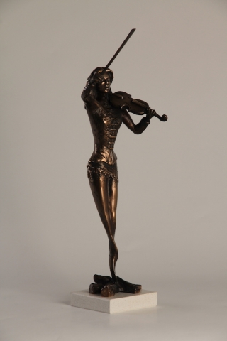 Czinka_Panna_(bronz)__38x10x10_cm__800_.___