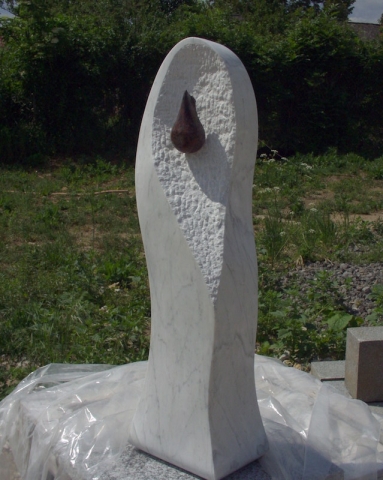 Egy_csepp_ver_marvany-granit__cca_130_cm__590.-