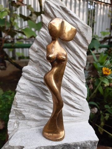 Lany_a_sziklanal_(bronz-ko)__30x20x18_cm__245.-___